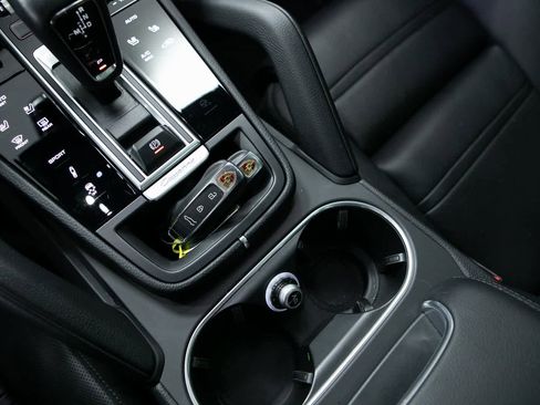 Certified 2023 Porsche Cayenne Platinum Edition w/ Assistance Package image 23