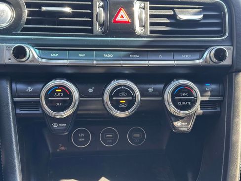 Used 2023 Genesis G70 2.0T image 28