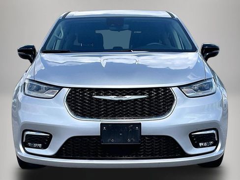 Certified 2024 Chrysler Pacifica Touring-L FWD image 3