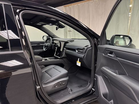 New 2026 GMC Acadia Elevation w/ Elevation Premium Package AWD/4WD image 19