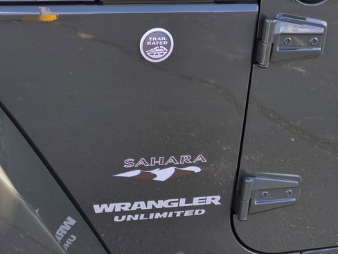 Used 2016 Jeep Wrangler Unlimited Sahara w/ Connectivity Group image 11