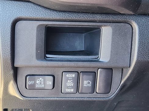 Used 2019 Toyota Tacoma TRD Off-Road AWD/4WD image 13