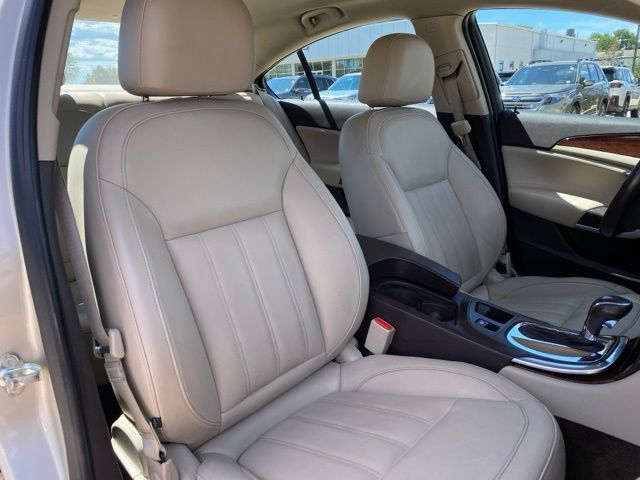 Used 2016 Buick Regal AWD image 9