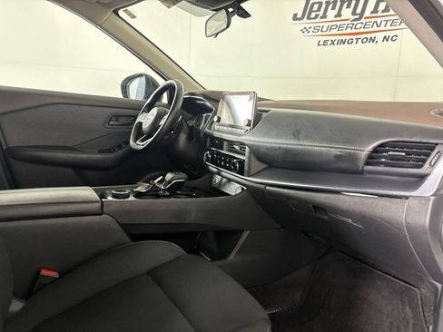 Used 2023 Nissan Rogue S AWD/4WD image 29