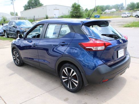 Used 2019 Nissan Kicks SV FWD image 3