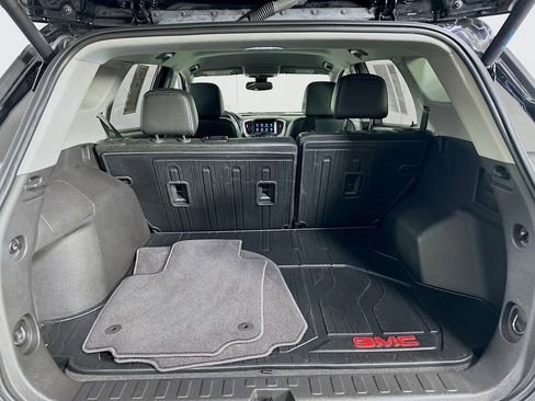 Used 2022 GMC Terrain SLT w/ Tech Package image 27