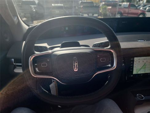 New 2026 Lincoln Navigator Premiere AWD/4WD image 30