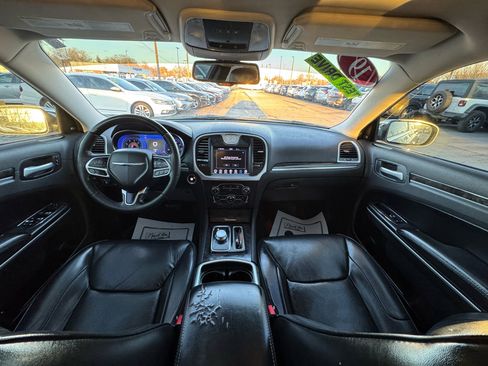 Used 2019 Chrysler 300 Limited image 15