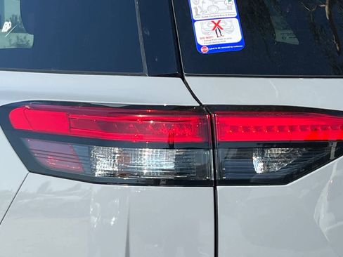 New 2025 Nissan Pathfinder Platinum image 15