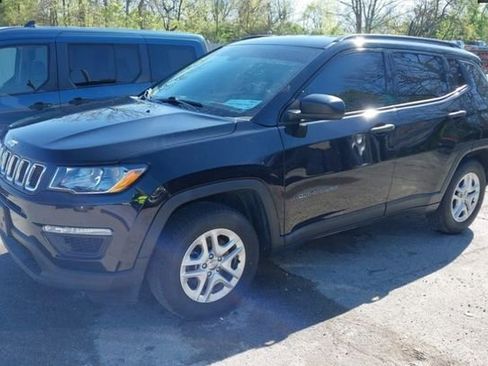 Used 2018 Jeep Compass Sport FWD image 2