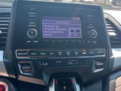 Used 2019 Honda Odyssey LX image 41