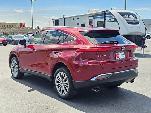 Used 2021 Toyota Venza XLE w/ Softex Package AWD/4WD image 3
