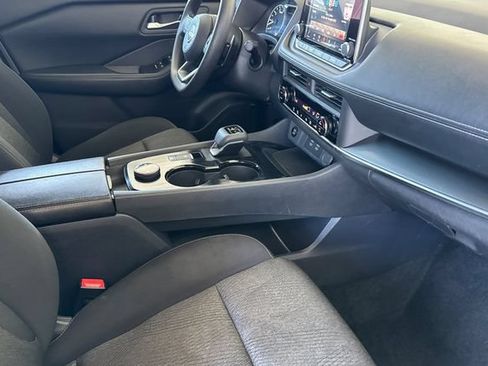 Used 2024 Nissan Rogue SV AWD/4WD image 19