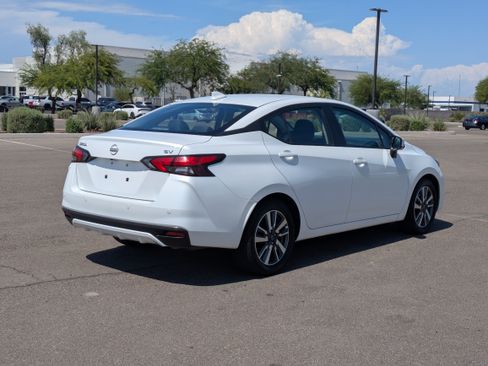 Used 2024 Nissan Versa SV FWD image 5