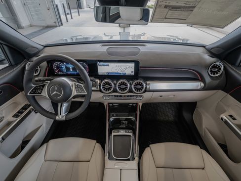 New 2026 Mercedes-Benz GLB 250 4MATIC image 8