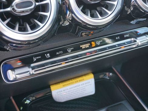 New 2025 Mercedes-Benz GLB 250 4MATIC image 37