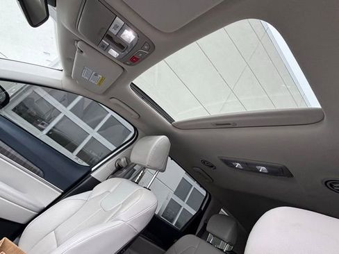 Used 2023 Kia Telluride EX w/ EX Captain's Chair Package image 10