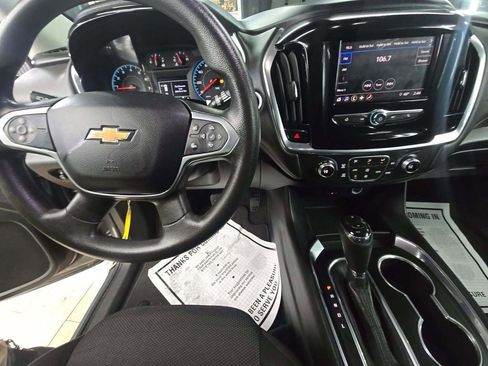 Used 2020 Chevrolet Traverse LS image 3
