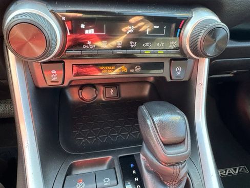 Used 2022 Toyota RAV4 LE w/ Carpet Mat Package (TMS) AWD/4WD image 25