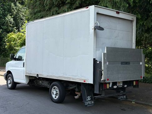 Used 2017 Chevrolet Express 3500 RWD image 3