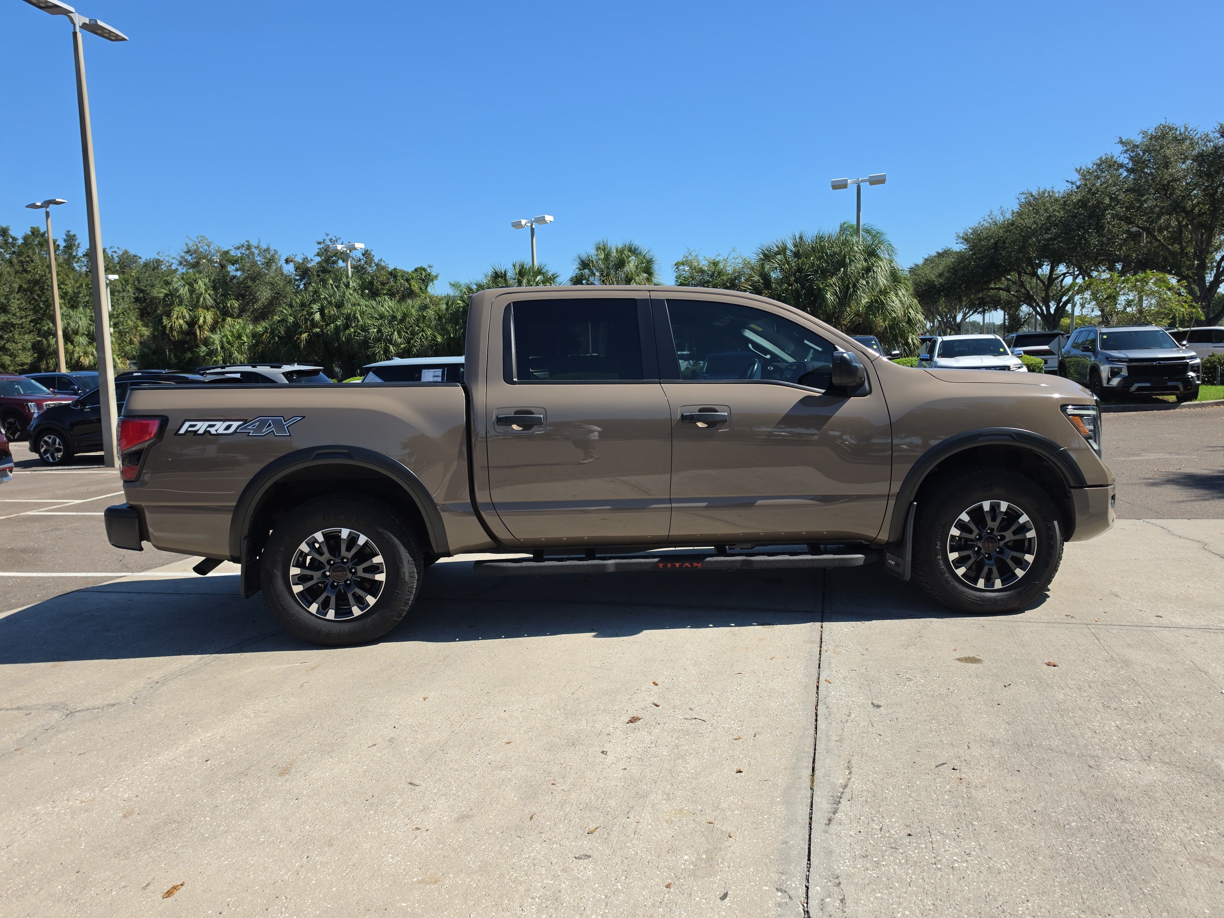 Used 2023 Nissan Titan PRO-4X w/ Pro-4x Utility Package AWD/4WD image 8