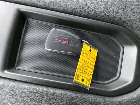 Used 2025 GMC Sierra 1500 SLT image 13