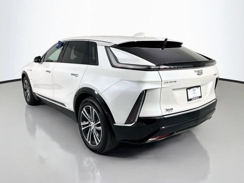Used 2024 Cadillac Lyriq Luxury AWD/4WD image 5