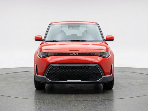 Used 2025 Kia Soul LX w/ LX Technology Package image 2
