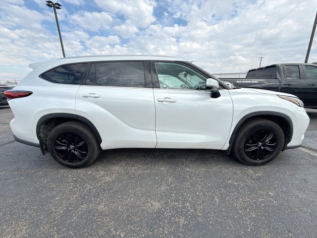 Used 2022 Toyota Highlander XLE AWD/4WD image 5