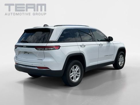 Used 2023 Jeep Grand Cherokee Laredo AWD/4WD image 7
