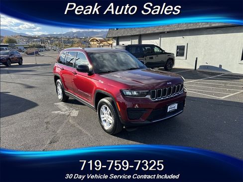 Used 2024 Jeep Grand Cherokee Laredo image 1
