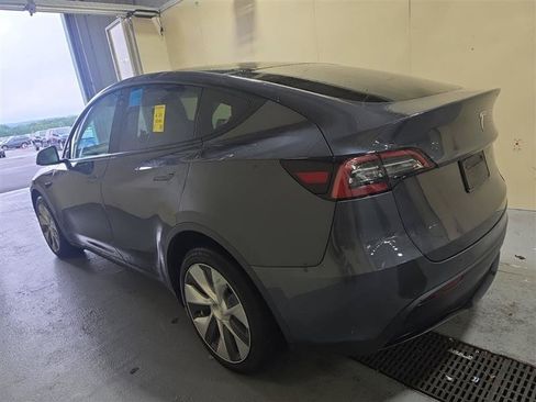 Used 2022 Tesla Model Y Long Range AWD/4WD image 6