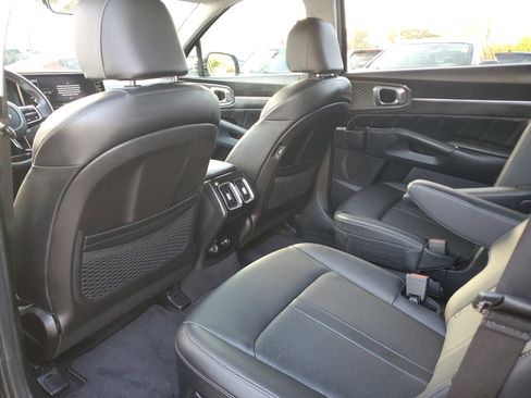 Used 2023 Kia Sorento SX image 9