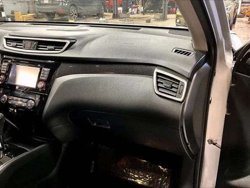 Used 2016 Nissan Rogue SL image 17