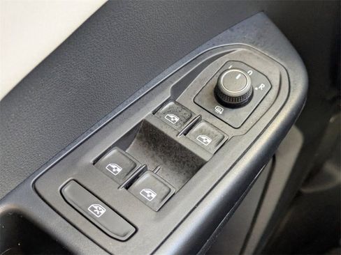 Certified 2025 Volkswagen Taos SE w/ Panoramic Sunroof Package image 24