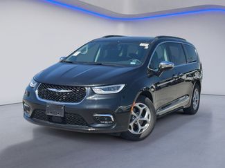 Used 2023 Chrysler Pacifica Limited FWD video 2