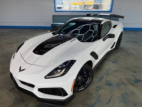 Used 2019 Chevrolet Corvette ZR1 RWD image 3