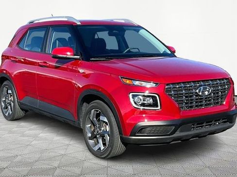 Used 2023 Hyundai Venue Limited image 1