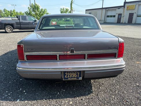 Used 1995 Lincoln Town Car Signature RWD image 6