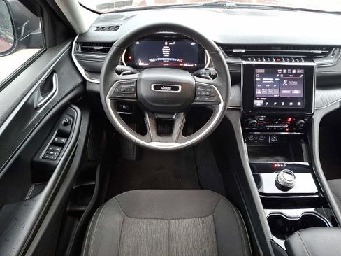 Used 2023 Jeep Grand Cherokee Laredo w/ Luxury Tech Group I image 11