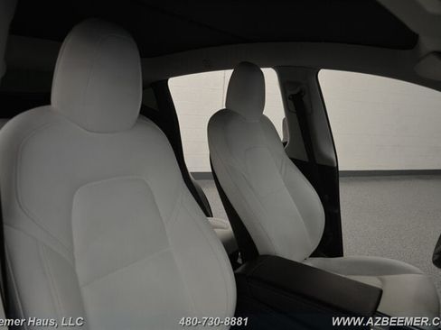 Used 2022 Tesla Model Y Performance AWD/4WD image 24