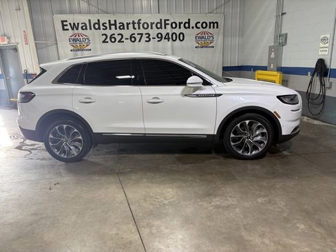 Used 2023 Lincoln Nautilus Reserve image 9