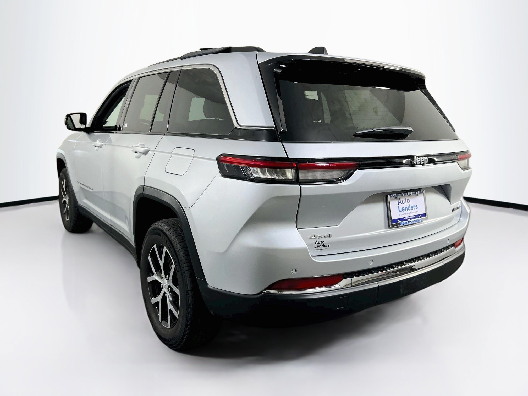 Used 2023 Jeep Grand Cherokee Limited AWD/4WD image 7