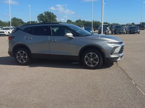 Used 2024 Chevrolet Blazer LT w/ Convenience Package FWD image 9