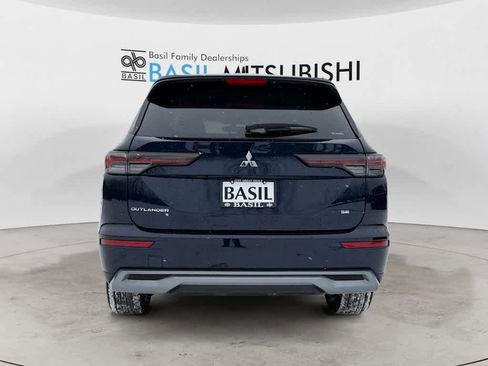 New 2026 Mitsubishi Outlander SE image 9