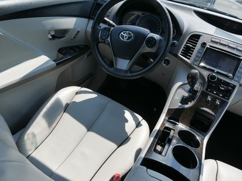 Used 2015 Toyota Venza Limited AWD/4WD image 9