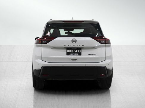 Used 2024 Nissan Rogue SV w/ SV Premium Package image 4