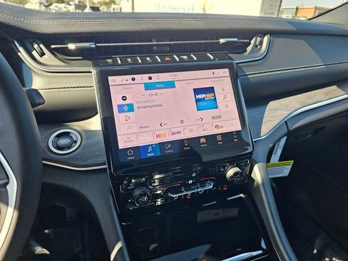 New 2025 Jeep Grand Cherokee Limited w/ Black Appearance Package image 14