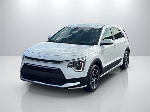 Certified 2025 Kia Niro LX image 3