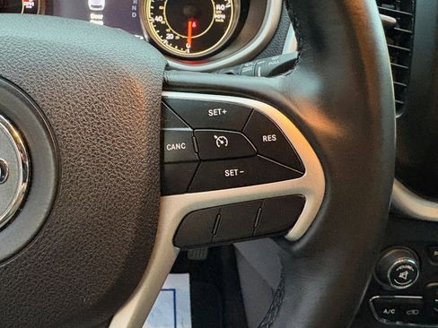 Used 2018 Jeep Cherokee Trailhawk image 41